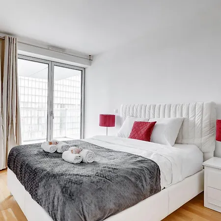 Mitterand, Penthouse Parisien Avec Balcon
