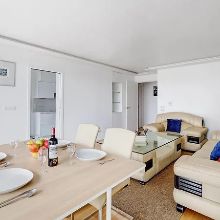 Daire Mitterand, Penthouse Parisien Avec Balcon *