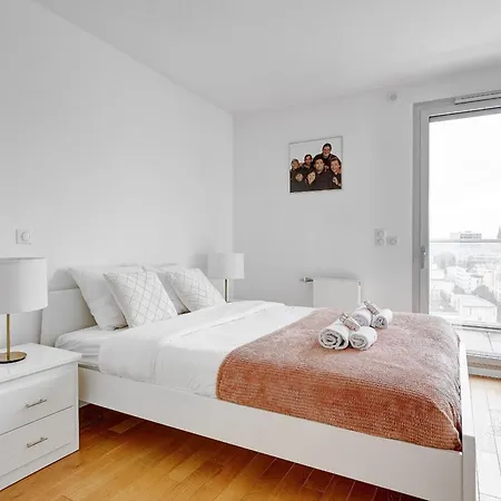 Daire Mitterand, Penthouse Parisien Avec Balcon *