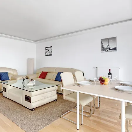 Mitterand, Penthouse Parisien Avec Balcon Daire Paris