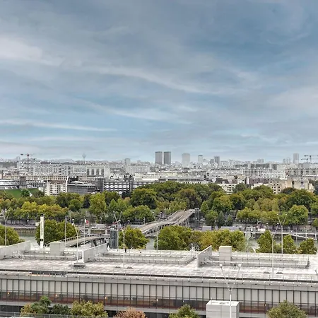 Mitterand, Penthouse Parisien Avec Balcon *