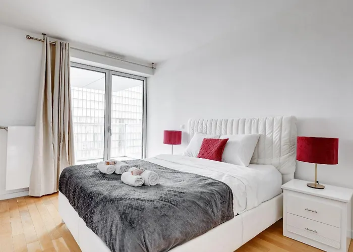 Mitterand, Penthouse Parisien Avec Balcon