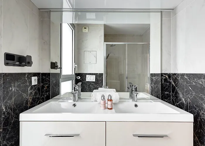 아파트 Mitterand, Penthouse Parisien Avec Balcon