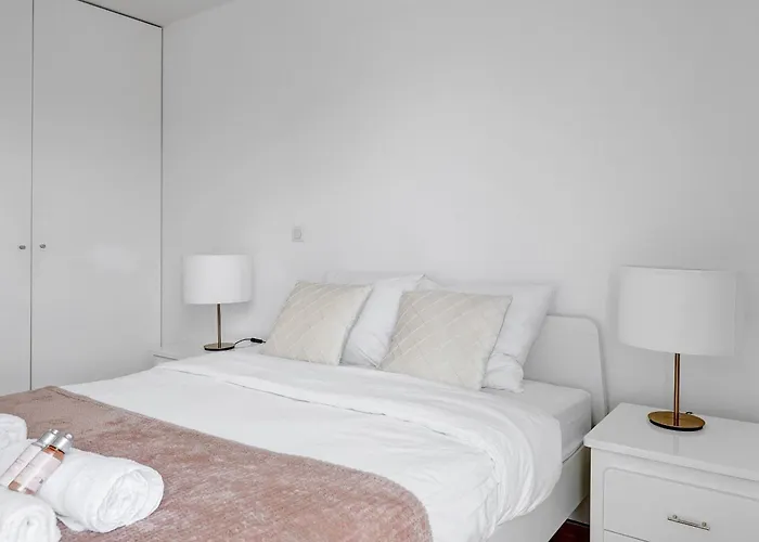 Mitterand, Penthouse Parisien Avec Balcon * 파리