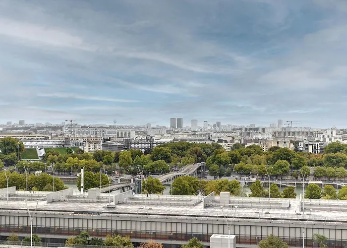 Mitterand, Penthouse Parisien Avec Balcon *