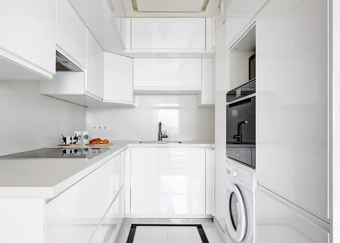 Mitterand, Penthouse Parisien Avec Balcon * Paris