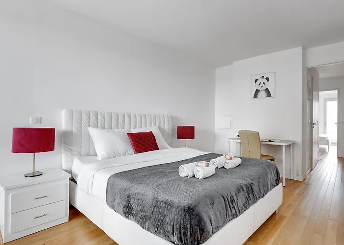 Mitterand, Penthouse Parisien Avec Balcon Apartment